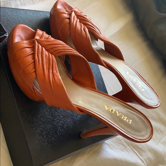 Prada peep toe stylish heels - Picture 4 of 6